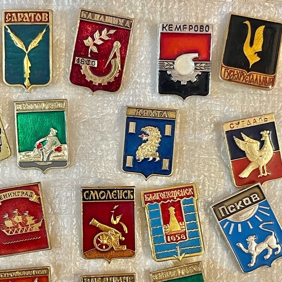 Vtg Set / Lot Of 44 Soviet UNION Cities Lapel Pins Badges Emblems of Russia USSR - Picture 4 of 7